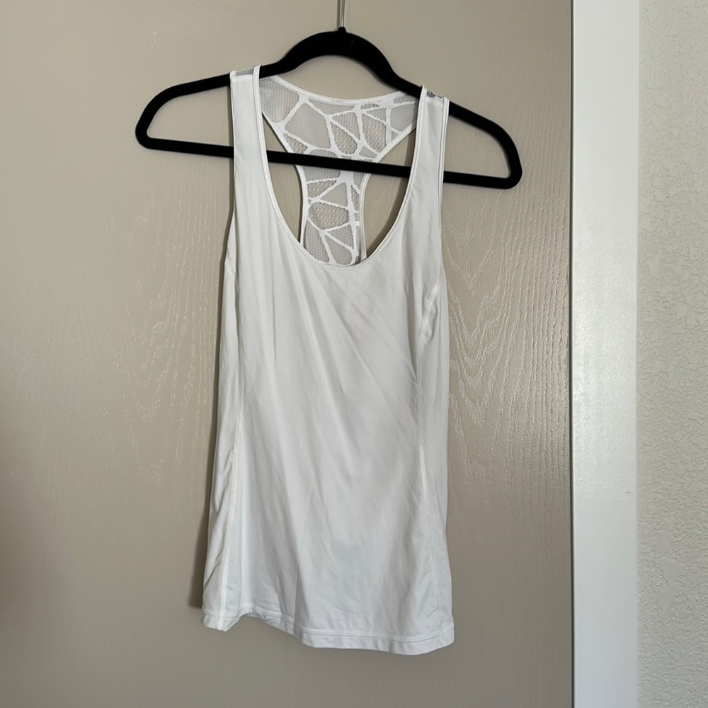 Lululemon running top. Medium. Mesh back